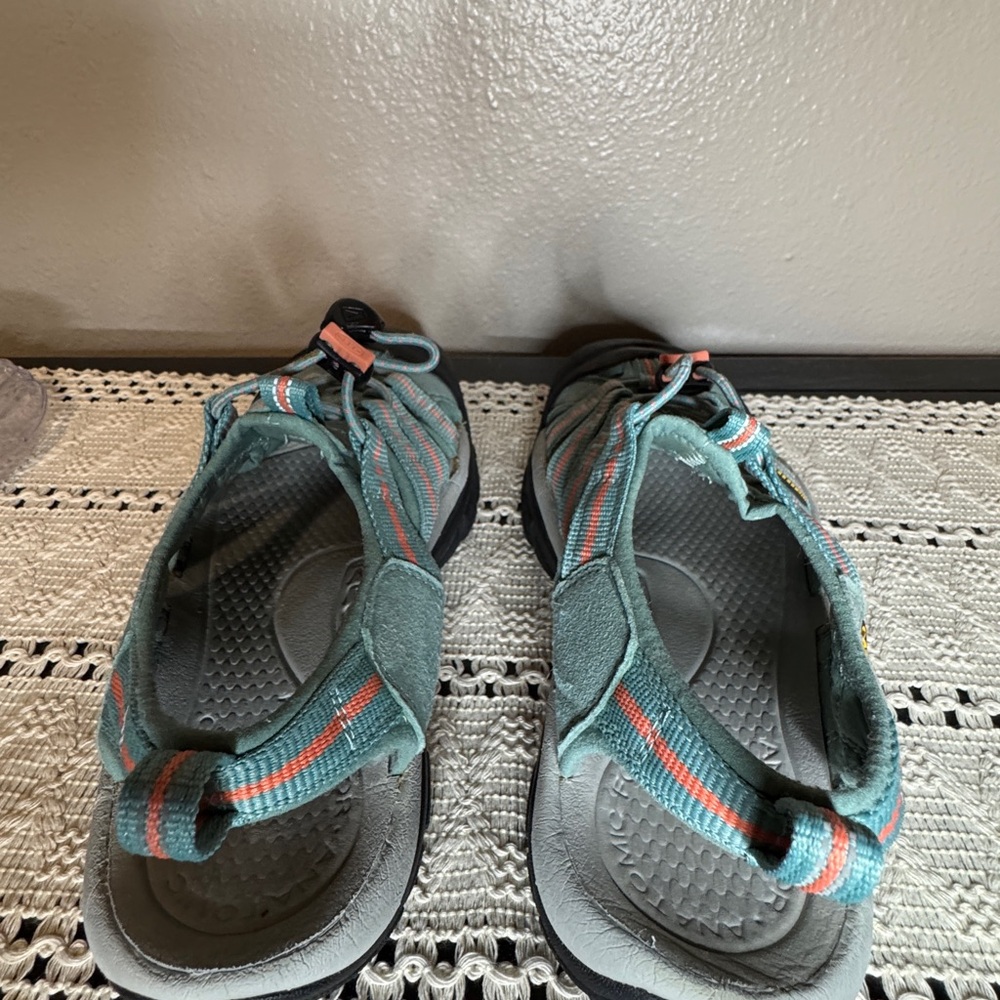 Keen Women’s Teal and Black Outdoor Sandals - Picture 5 of 7